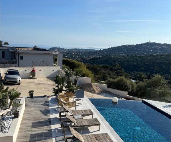 05-cavalaire-villa-pool-terrace-sea-view