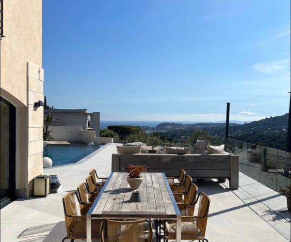 06-outdoor-dining-terrace-cavalaire-villa