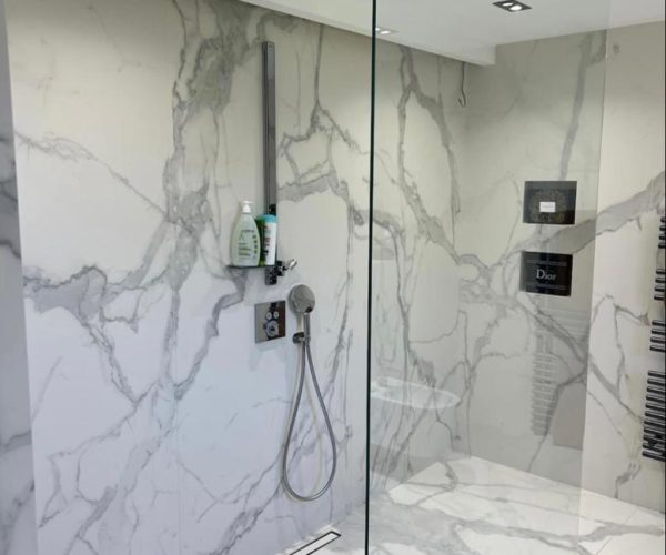 17-marble-walk-in-shower-cavalaire-villa